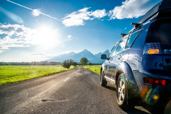 Auto voor reizen — Stockfoto