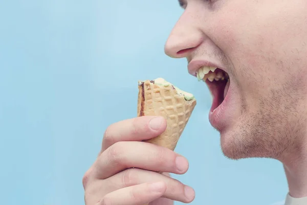 Guy Wants Bite Slice Ice Cream — Stock Photo, Image