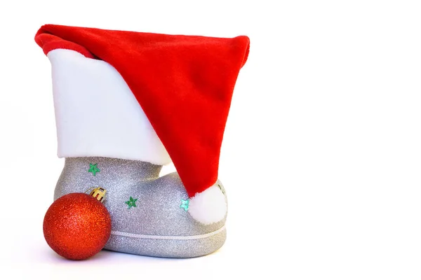 Bir Noel kırmızı toptur kırmızı bir Noel şapka, gümüş rengi bir çizme
