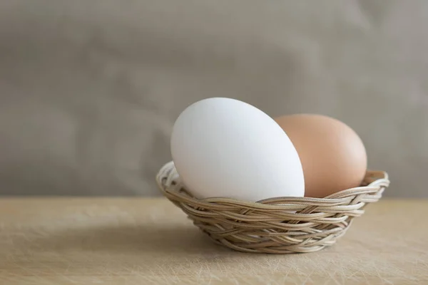 Brown White Eggs Lies Small Wicker Basket Wooden Table — Stock Photo, Image