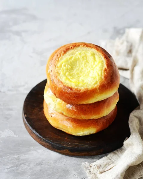 Bollos Caseros Con Requesón Tartas Queso Plato Sobre Fondo Gris — Foto de Stock