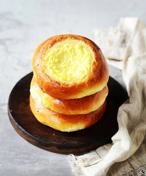 Bollos Caseros Con Requesón Tartas Queso Plato Sobre Fondo Gris — Foto de Stock