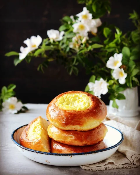 Bollos Caseros Con Requesón Tartas Queso Plato Sobre Fondo Gris —  Fotos de Stock