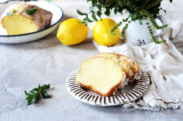 Delicious Homemade Lemon Cake Icing Plate Gray Background — Stock Photo, Image