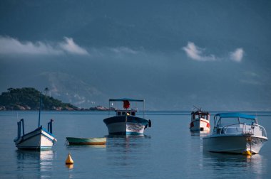 Brezilya 'lı Ilha grande egzotik bir yer ve tekne.