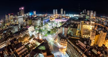 Buenos Aires şehri ve geceleri şehir merkezi.