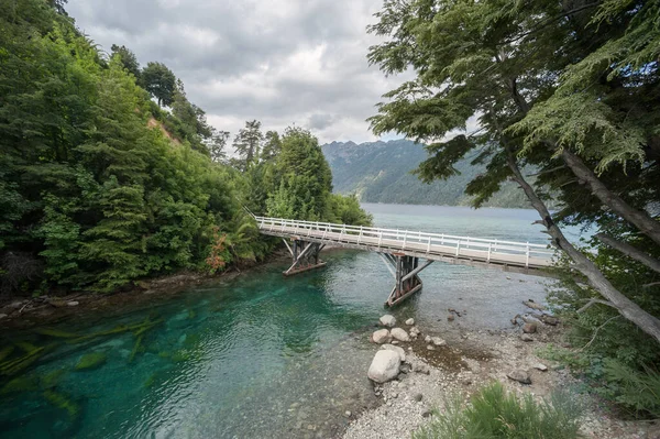 Velmi Krátká Řeka 200 Mts Spojující Dvě Jezera Blízkosti Villa — Stock fotografie