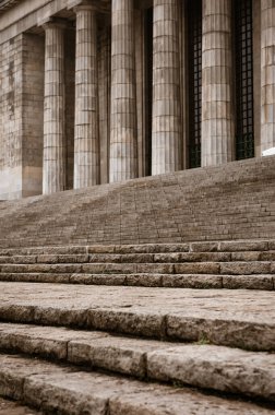 Buenos Aires Üniversitesi Hukuk Fakültesi 'nde sütunlar ve adımlar atıldı