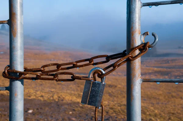 Esta Foto Foi Tirada Noruega Portão Fechado Comprar Uma Cadeia — Fotografia de Stock