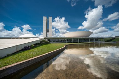Brasilia, Brezilya - 17 Mayıs 2013: Brezilya 'nın başkenti Brasilia' daki kongreye geniş bir bakış açısı