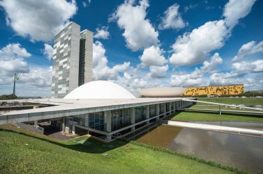 Brasilia, Brezilya - 17 Mayıs 2013: Brezilya 'nın başkenti Brasilia' daki kongreye geniş bir bakış açısı