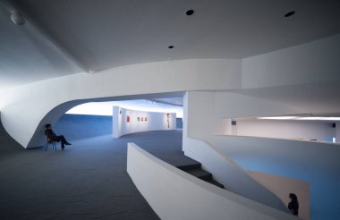 Rio de Janeiro, Brezilya - 17 Ağustos 2013: Niteroi 'de Oscar Niemeyer' in Çağdaş Sanat Müzesinin İç Görünümü