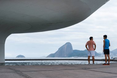 Rio de Janeiro, Brezilya - 17 Ağustos 2013: Niteroi 'de Oscar Niemeyer tarafından Çağdaş Sanat Müzesinin dış görünümü