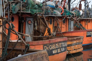 Mar del Plata, Arjantin - 19 Eylül 2016: Bu küçük balıkçı teknelerinin rustik yapım detayları. Okyanusta 100 saate kadar balık tutabilirler ve 160 kilometreye kadar çıkabilirler..