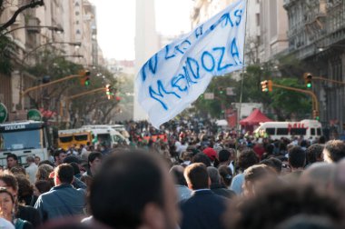 Buenos Aires, Arjantin - 28 Ekim 2010: Nestor Kirchner Arjantin 'de öldü, Arjantinliler Buenos Aires sokaklarındaki eski Başkan Nestor Kirchner' e saygılarını sundular.