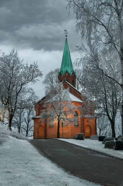 Akershus Noorwegen December 2009 Kerk Noorwegen Besneeuwde Bomen — Stockfoto