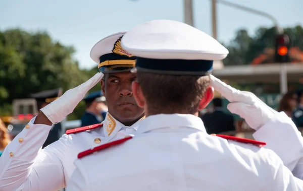 Brasilia Brazil April 2008 Soldiers Wearing White Uniform Saluting Capital — Stock Photo, Image