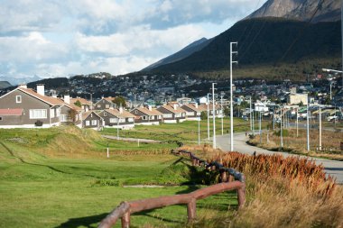 Ushuaia, Arjantin - 2 Nisan 2012: Sokaklar, mimari, yaşam tarzı, bir iş günü