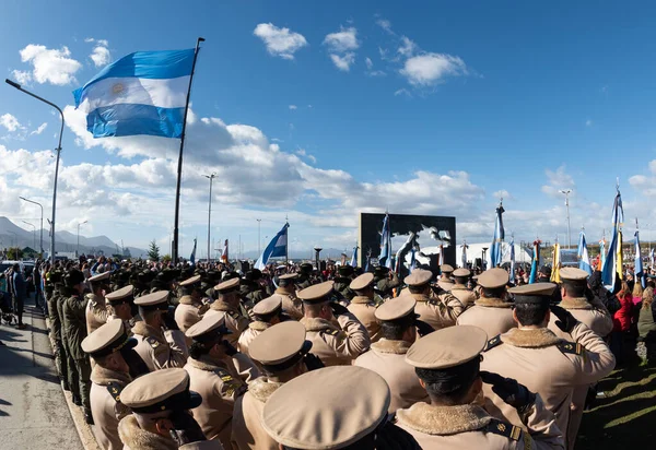 Ushuaia Argentinië April 2019 Officieren Onderofficieren Zwaaien Voor Gesneuvelden Oorlog — Stockfoto