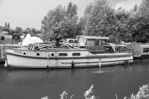 Barco Fluvial Atracado Sawbridgeworth Aguardando Reparação Remodelação — Fotografia de Stock