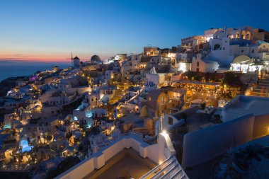 Santorini Adası Yunanistan binaları doğal görünümü