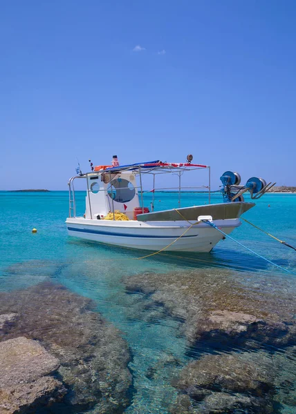 Barco Estacionado Cerca Isla Chania Grecia Fotos de stock libres de derechos