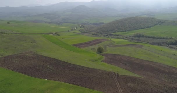 Nagorno-Karabakh, belos campos, montanhas, 218.4.25 18-4-4 D6 . — Vídeo de Stock