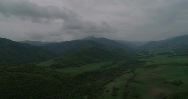 纳戈尔诺-卡拉巴赫, 水平平底锅, 山脉, 田野, 森林, 多云, 雾 23-32 D3_Cc. — 图库视频影像