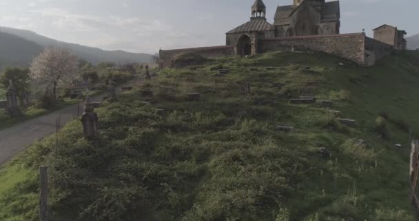 Mosteiro Gandzasar. Sobrevoo de cimento. 426 21279 11 . — Vídeo de Stock