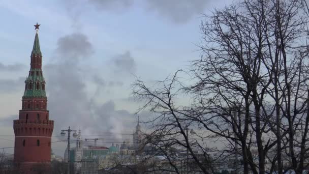 Moscow Kremlin Humo Kreml Humo Tiempos Crow Pájaro Vuelo Mosca — Vídeos de Stock