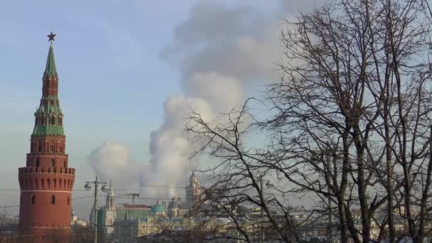 Moscow Fumaça Kremlin Timelaps Corvo Pássaro Voou Moscow Kremlin Fumo — Vídeo de Stock