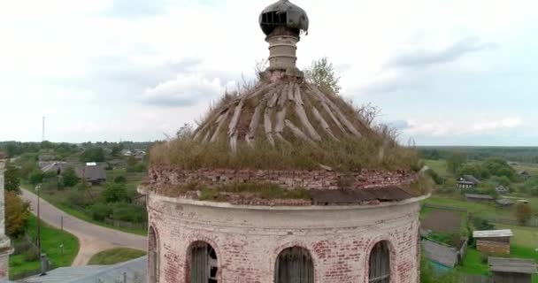 Zrujnowany Kościół Ortodoksów Wioska Tolmachi Zrujnowany Prawosławny Kościół Zbliżenie Strzał — Wideo stockowe