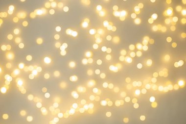 Noel ya da Yeni Yıl kartı için neşeli bokeh şeklinde soyut ışık çemberleri. Bokeh bakkal alanı.