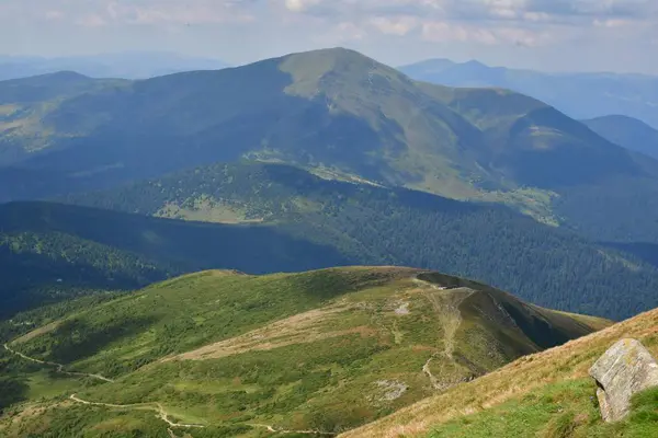 Topo Das Montanhas Dos Cárpatos — Fotografia de Stock