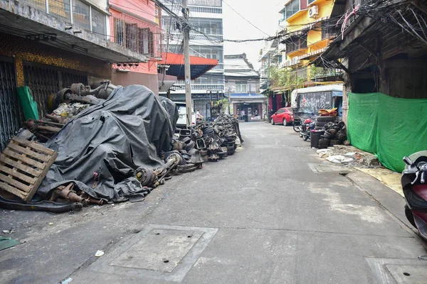 Трущобы и нищета на улицах Бангкока — стоковое фото