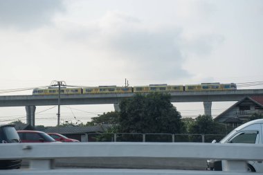 Bangkok gökyüzü arka plan üzerinde gökyüzü metro