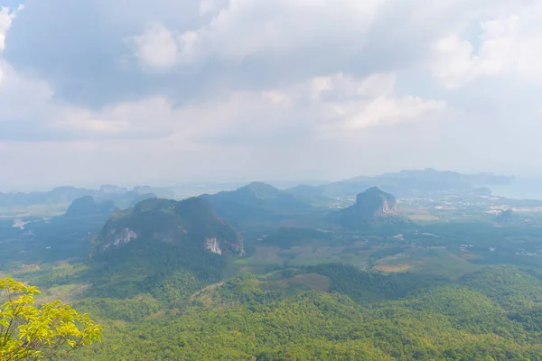 Tub Kaek Nak Hill Doğa Trail bakış açısı. Krabi eyaleti. Thaila
