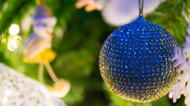 dekore x mas ağacının yakın