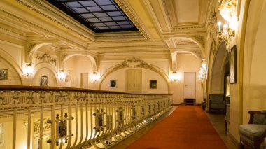 Şenlik salonu ile bir kale içinde görünümü