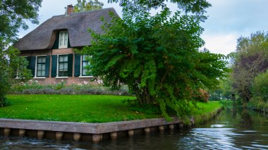 Giethoorn bir ev, Hollanda, su cha fotoğraflandı