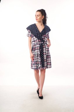 Stüdyo ev beyaz arka plan için giyim kadın