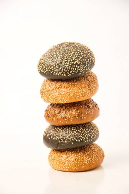 Fırın beyaz arka plan ile tahıl ekmek