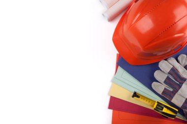 klasörler ve beyaz grafik kağıdına rulo.