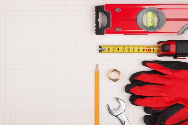 Schutzhandschuhe Messgeräte Und Schraubenschlüssel Auf Graphenpapier — Stockfoto