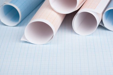 Mavi ve turuncu grafik kağıdı rulo.