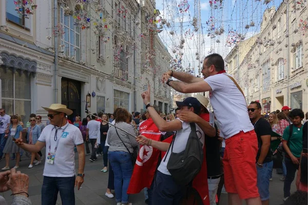 FIFA Dünya Kupası Rusya 2018 sırasında 17 Haziran Nikolskaya sokak Moskova'daki taraftarlara Merkezi