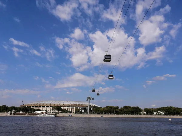 Luzhniki 'den Vorobievy Gory' ye (Sparrow Hills)