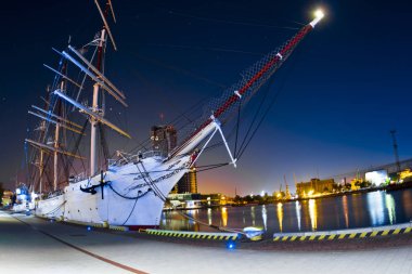 Yelkenli ingdynia gece - Polonya