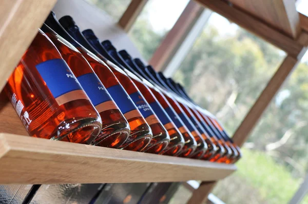 Esposizione Vino Rosato Bottiglia Jacobs Creek Wine Bottles Barossa Valley — Foto Stock