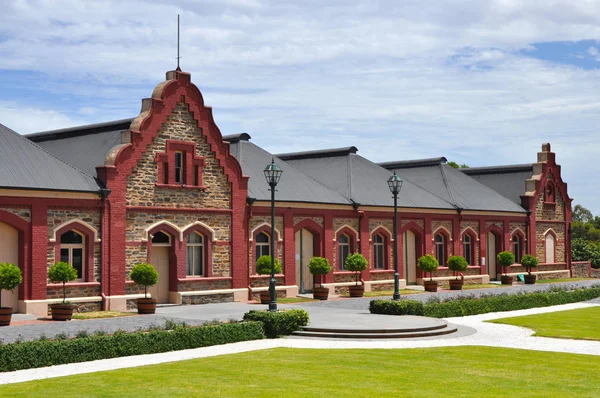 Chateau Tanunda şaraphane Barossa Valley, Güney Avustralya mahzenleri. Chateau Tanunda vintage şaraphane parlak bir günde. O 1890 yılında kurulan ve kayıt, devlet miras yerler üzerinde girilen